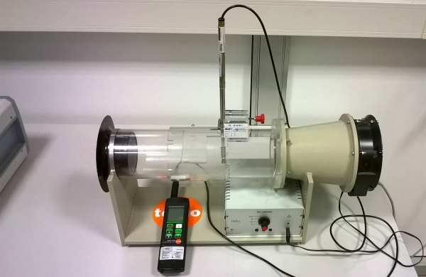 Tunnel del vento e anemometro a filo caldo